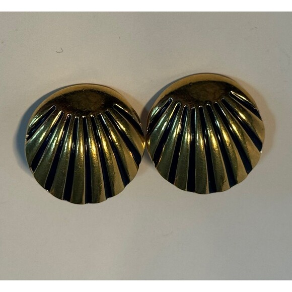 Vintage Earrings Black Enamel Gold Tone Clip-On Button Shell - Picture 1 of 9